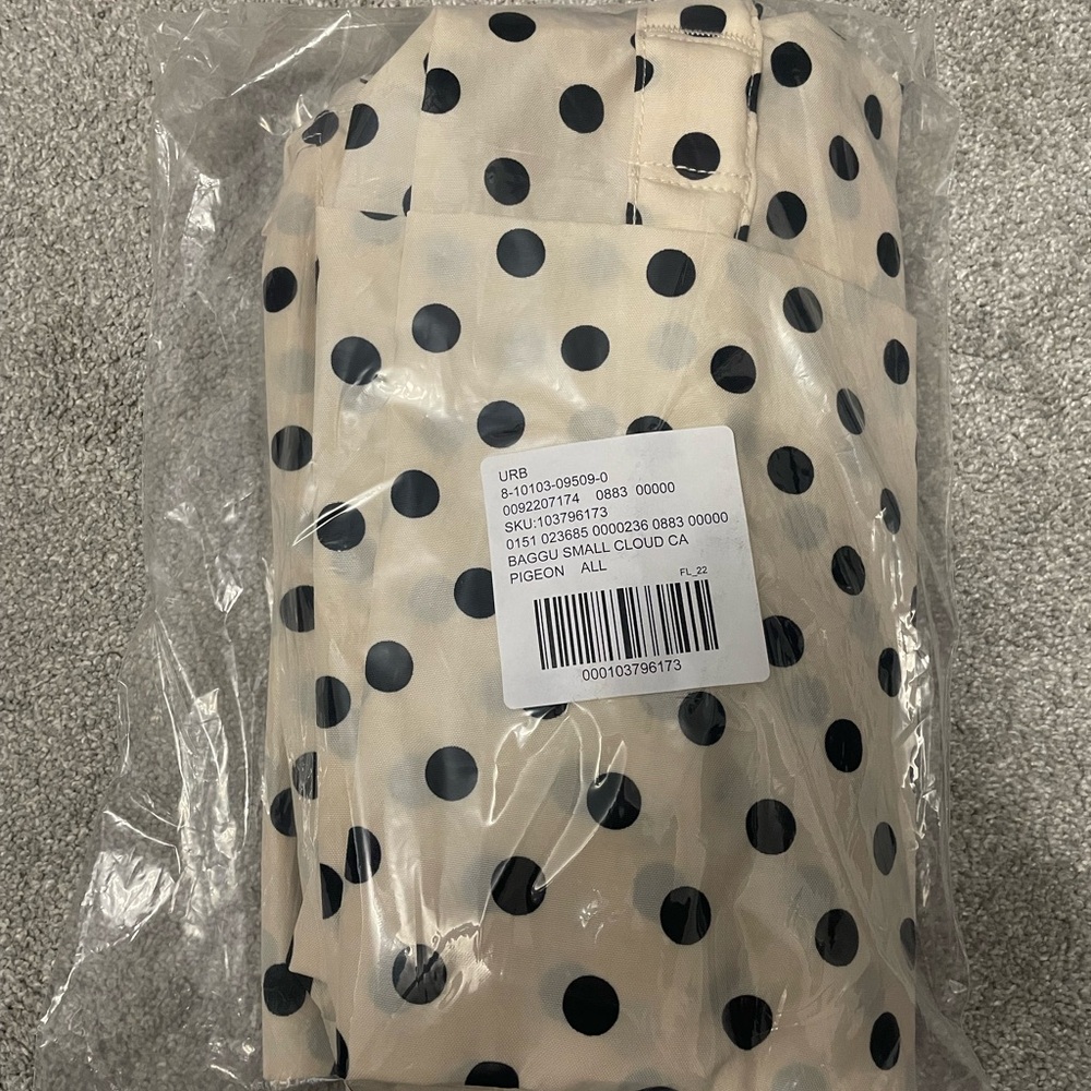 BAGGU Small Cloud Carry-On Bag Cream Black Polka Dot - Picture 2 of 4